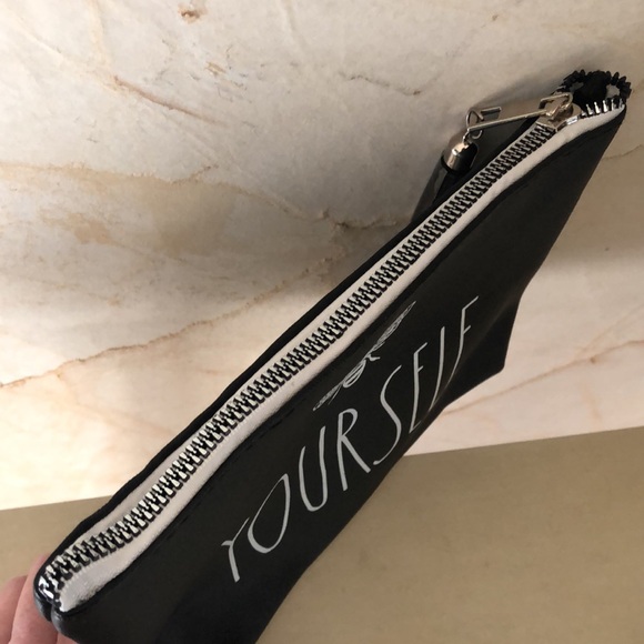 NWOT Rae Dunn BEE YOURSELF. Make-up Cosmetic bag pouch case (9“x6“x2“) - Picture 5 of 16